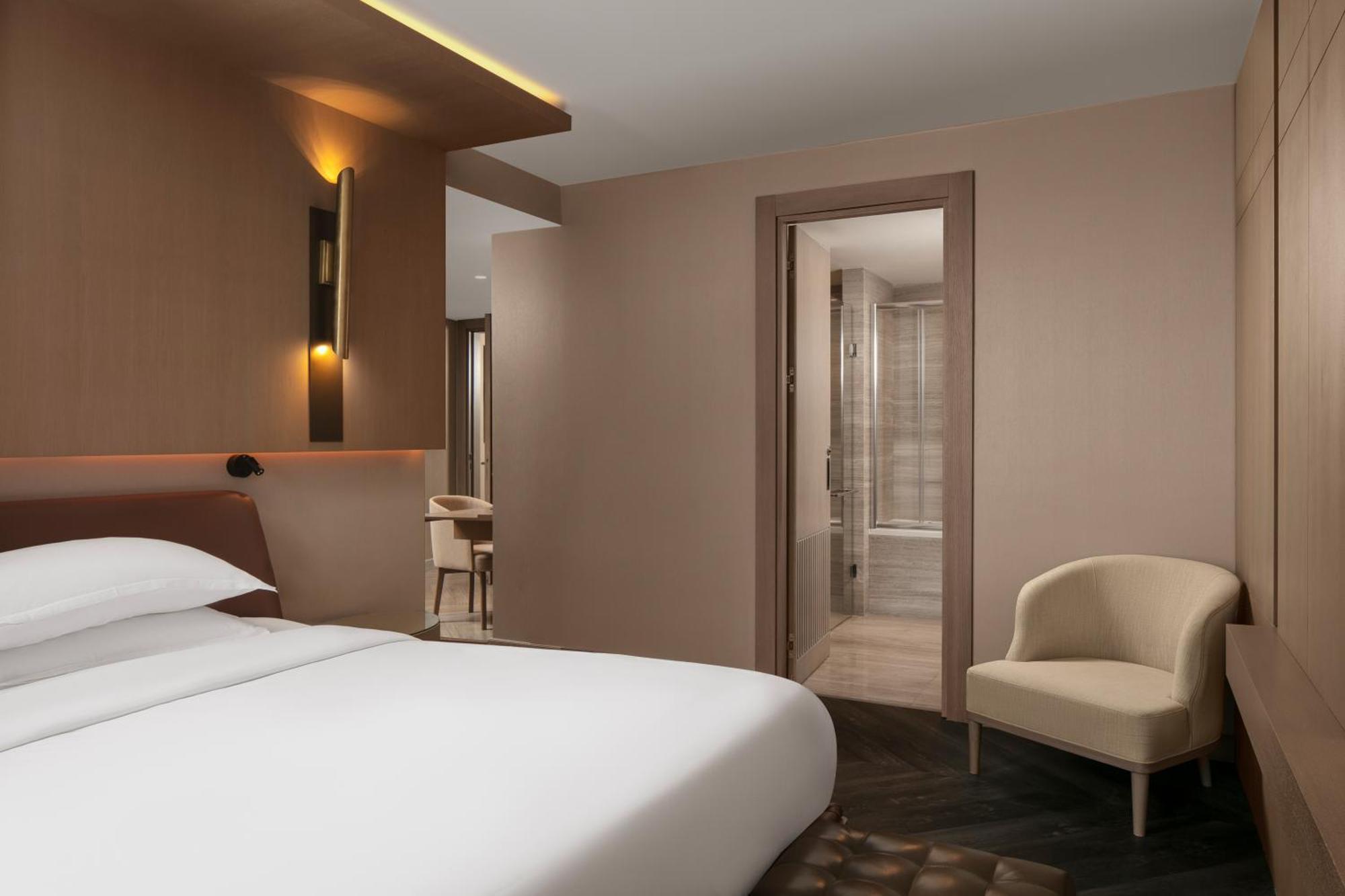 เชอราตัน อิสตันบูล ซิตี้เซ็นเตอร์ Hotel ภายนอก รูปภาพ